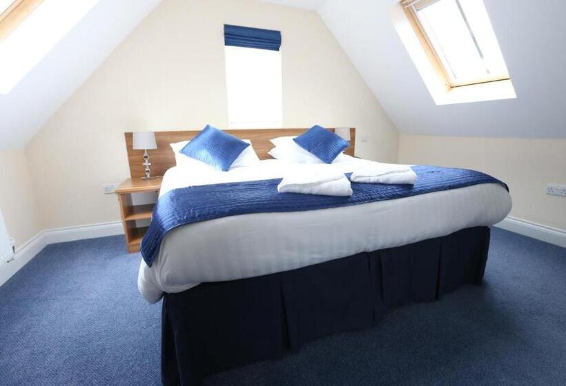 اتاق لوکس, Corner House Hotel Gatwick With Bookable Holiday Parking