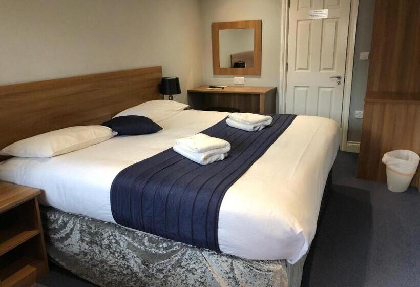 اتاق لوکس, Corner House Hotel Gatwick With Bookable Holiday Parking