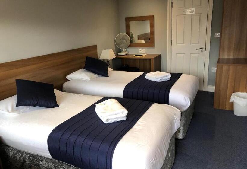اتاق لوکس, Corner House Hotel Gatwick With Bookable Holiday Parking
