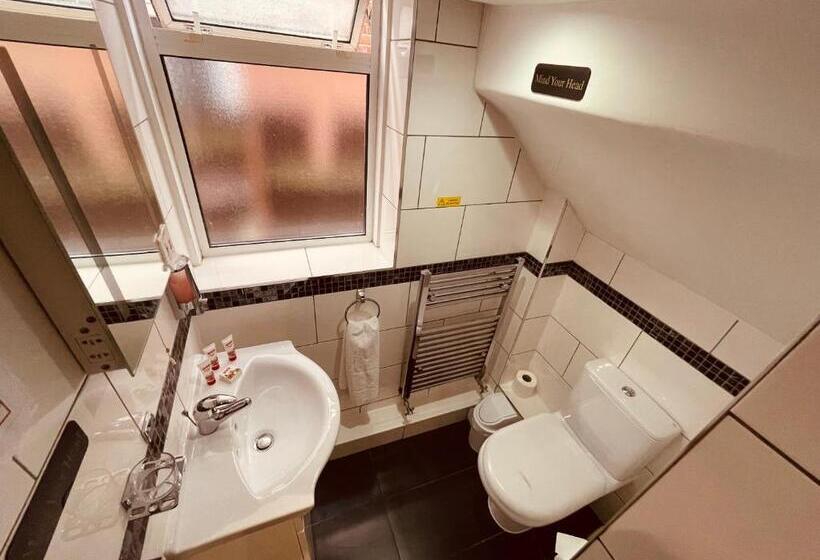 اتاق ساده سه‌ نفره, Anchor Guest House