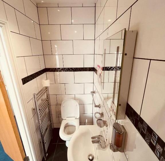 اتاق استاندارد چهار تخته, Anchor Guest House
