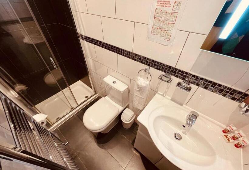 اتاق استاندارد چهار تخته, Anchor Guest House