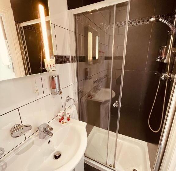 اتاق استاندارد چهار تخته, Anchor Guest House