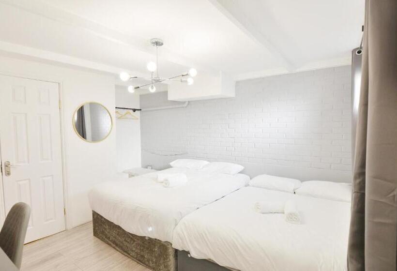 اتاق استاندارد چهار تخته, Anchor Guest House