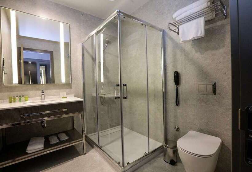 اتاق استاندارد با تخت بزرگ, Hilton Edinburgh Carlton