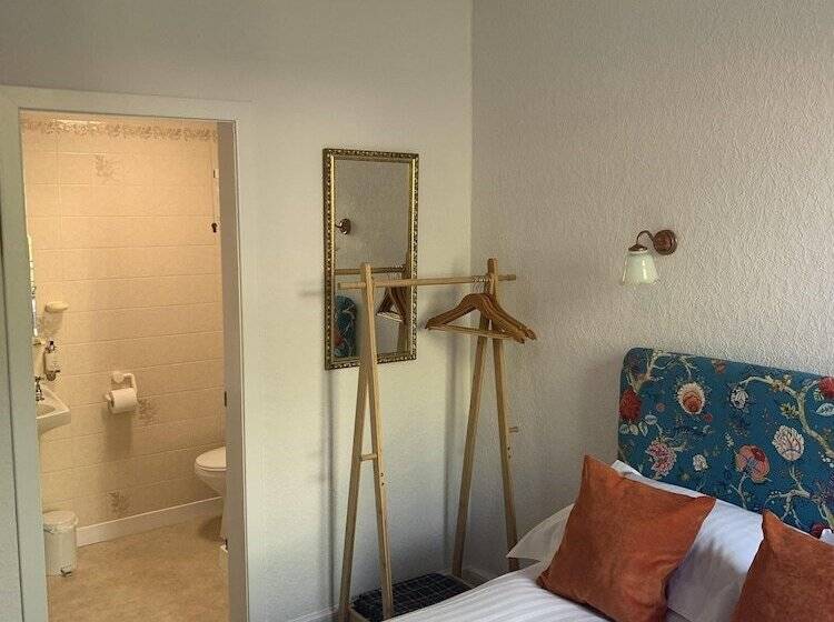 اتاق استاندارد, Leven House Bed And Breakfast