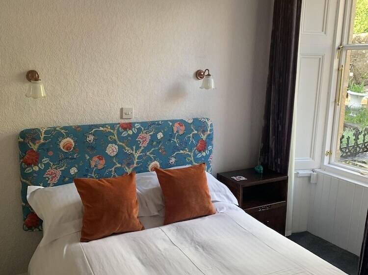 اتاق استاندارد, Leven House Bed And Breakfast