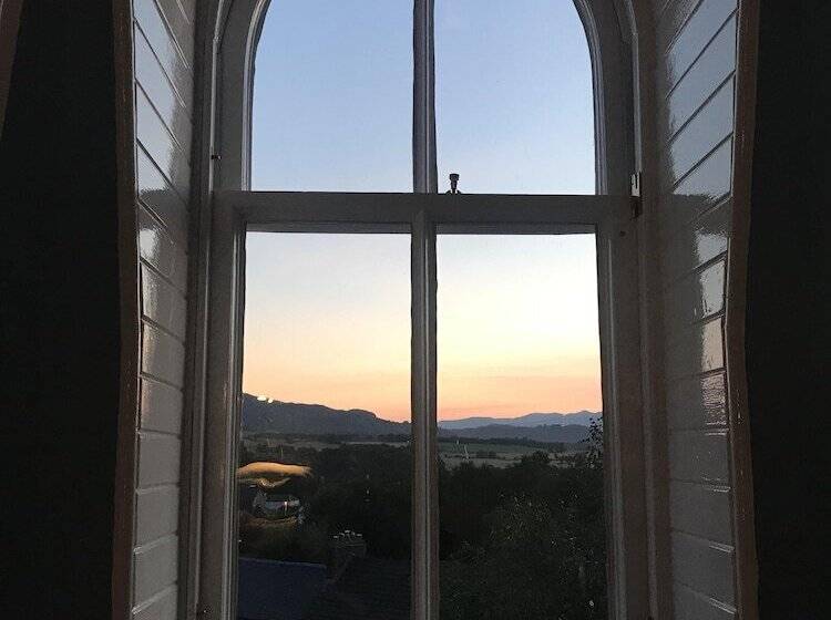 اتاق استاندارد, Leven House Bed And Breakfast