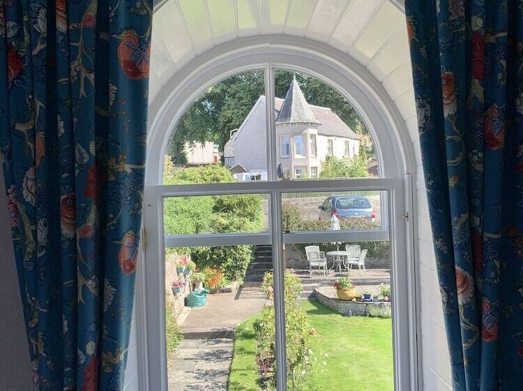 اتاق استاندارد, Leven House Bed And Breakfast