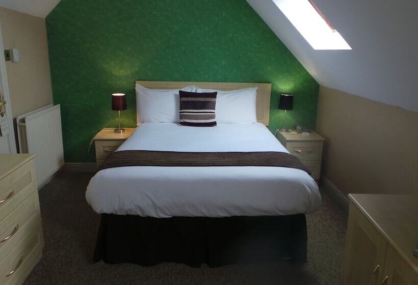 Standard Room, The Peacock Townhouse Hotel Kenilworth   Warwick