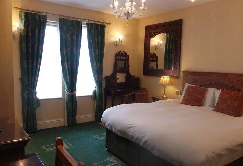 Superior Room, The Peacock Townhouse Hotel Kenilworth   Warwick