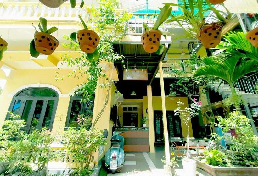 تختخواب در اتاق مشترک, Q  Homestay Garden Villa