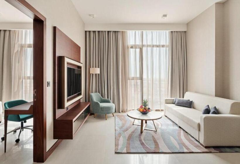 سوئیت با تخت بزرگ, Holiday Inn Dubai Al Maktoum Airport, An Ihg