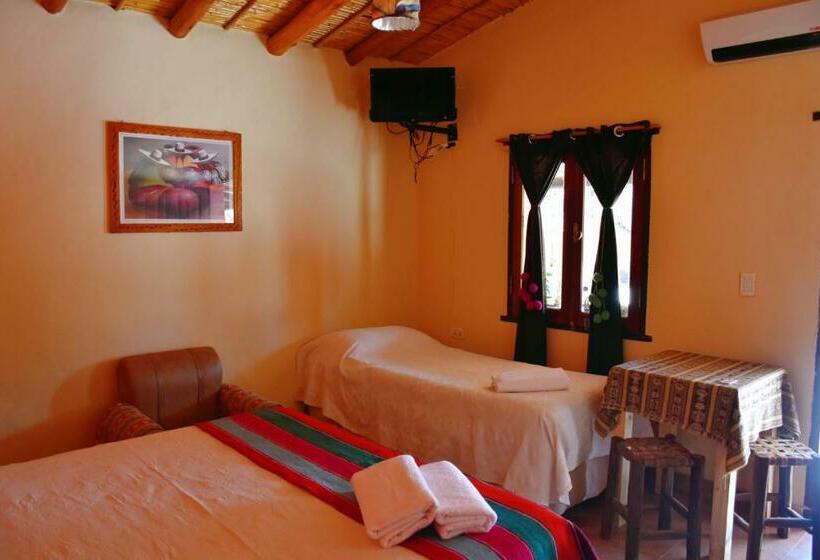 اتاق کلاسیک سه تخته, Hostal Paseo De Los Colorados