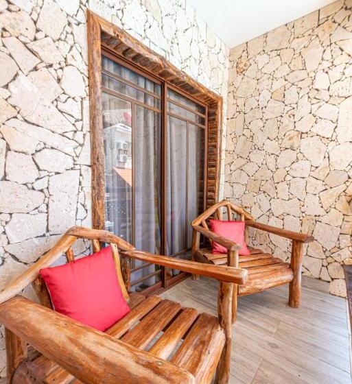 سوییت سوپریور, Vista De águilas Ecolodge