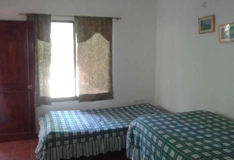 اتاق استاندارد سه نفره, Hospedaje Eden