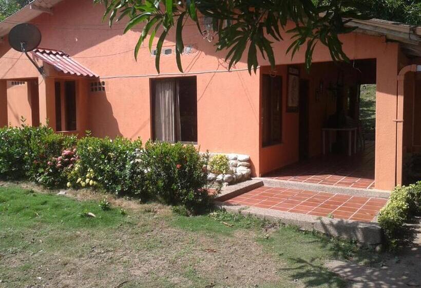 اتاق استاندارد سه نفره, Hospedaje Eden