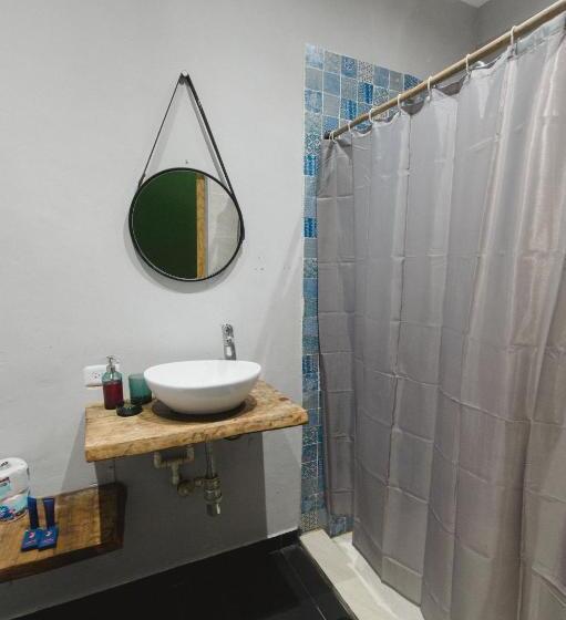 اتاق لوکس, The Journey Hostel