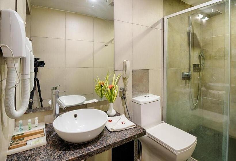 سوییت جونیور با چشم‌انداز استخر, Grand Serenaa Hotel And Resorts