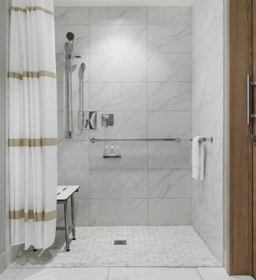 اتاق استاندارد با بالکن و چشم‌انداز دریا, Marriott Virginia Beach Oceanfront Resort
