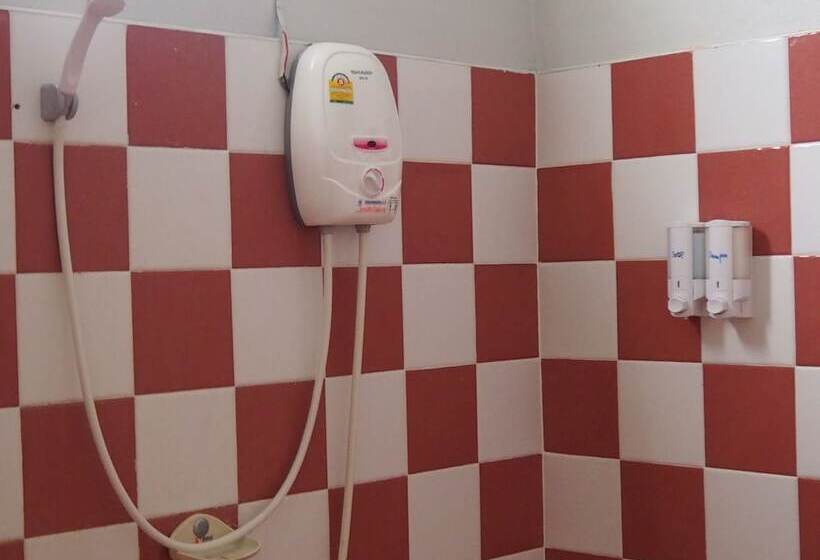 تختخواب در اتاق مشترک, Sunset Buri Hostel