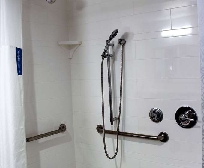 اتاق استاندارد برای معلولان, Hampton Inn & Suites Conway