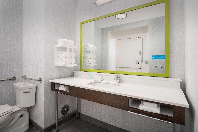 اتاق استاندارد با تخت بزرگ برای معلولان, Hampton Inn & Suites Lexington Columbia