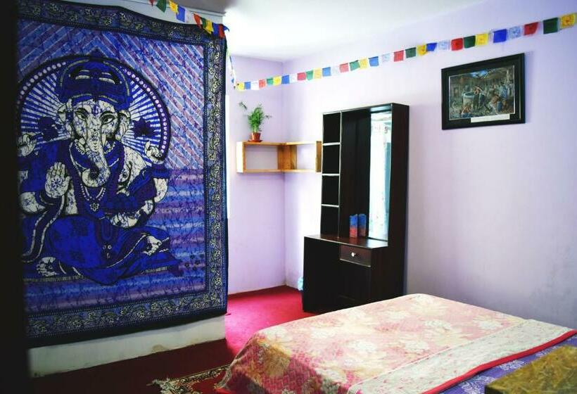 اتاق لوکس, Yog Inn