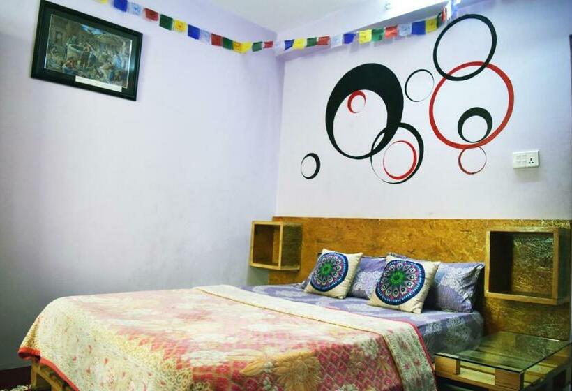 اتاق لوکس, Yog Inn