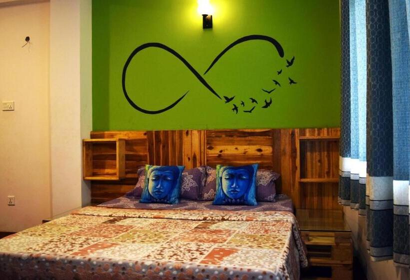 اتاق لوکس, Yog Inn