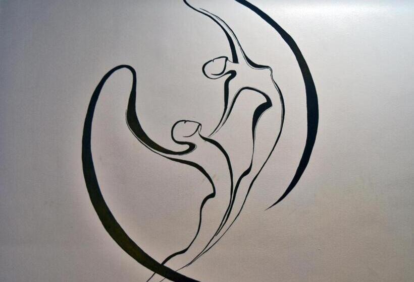 اتاق لوکس, Yog Inn