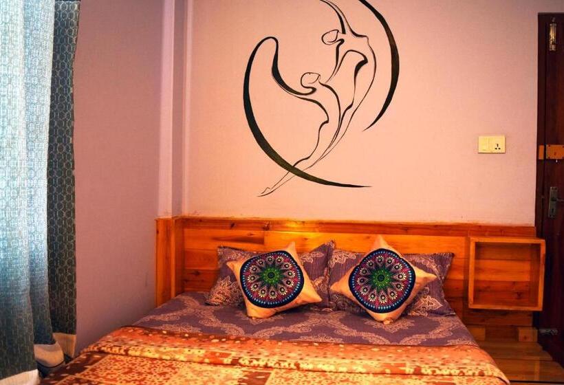 اتاق لوکس, Yog Inn