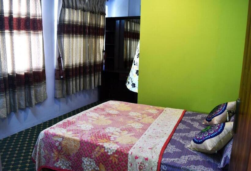 اتاق اکونومی, Yog Inn