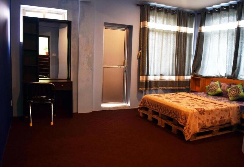 اتاق لوکس, Yog Inn