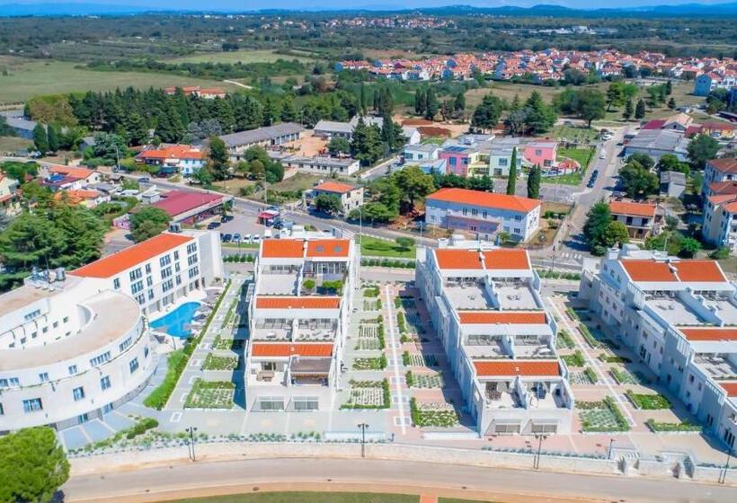 استودیوی استاندارد با چشم‌انداز دریا, Garden Palace Resort