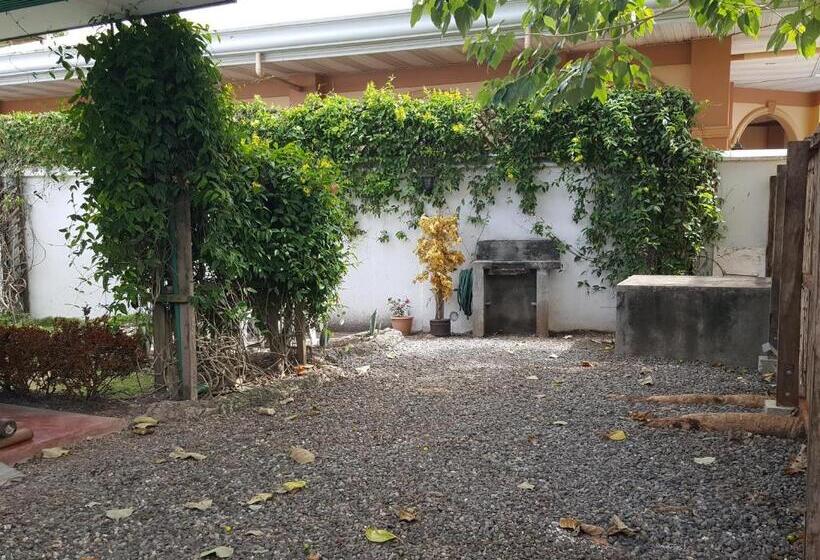 بانگلوی استاندارد 2 خوابه, Citadel Alona Inn