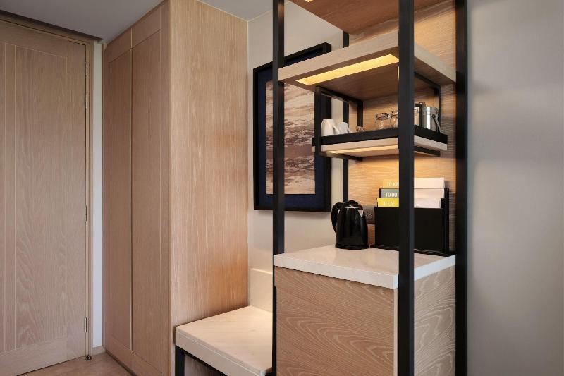اتاق سوپریور, Four Points By Sheraton Phuket Patong Beach Resort