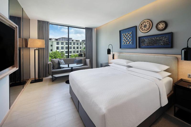 اتاق سوپریور با تخت بزرگ, Four Points By Sheraton Phuket Patong Beach Resort