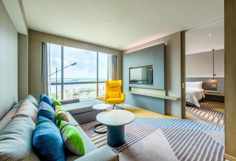 سوئیت با تخت بزرگ, Holiday Inn Johor Bahru City Centre By Ihg