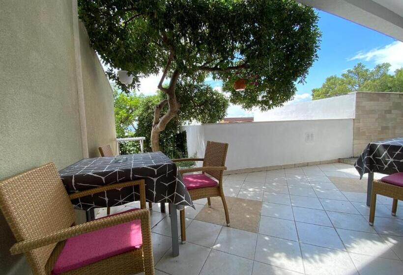 استودیو استاندارد با تراس, Apartmani Daša Tučepi