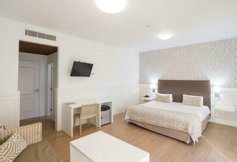 Quarto Triplo Standart, Arena Suite