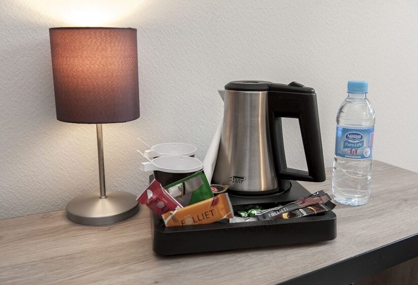 اتاق استاندارد سه نفره, Brit Hotel Avignon Sud Le Calendal