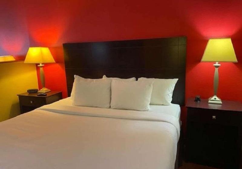 سوئیت با تخت بزرگ, Comfort Inn & Suites At I 74 And 155