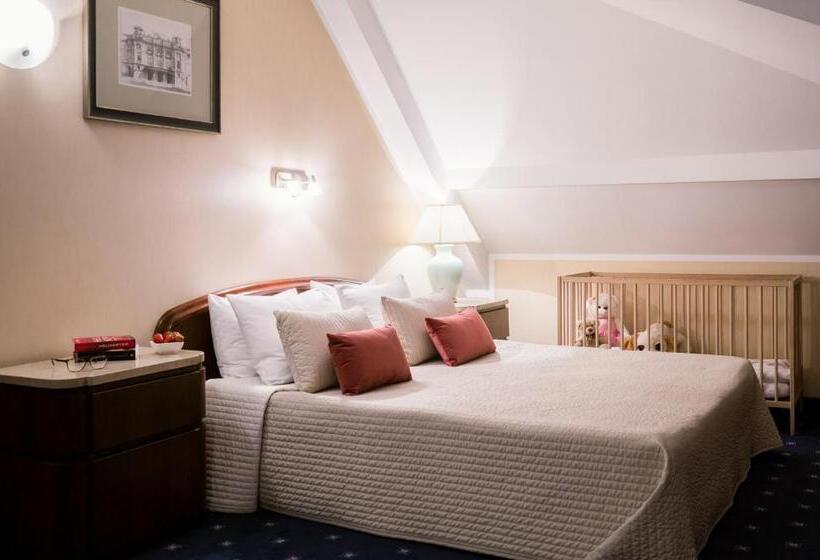 آپارتمان خانوادگی, Booking Hotel Crown Piast & Spa