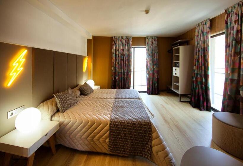 Superior Room, Cuco