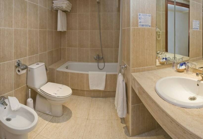 اتاق استاندارد سه نفره, Ght Neptuno Tossa & Venus Spa