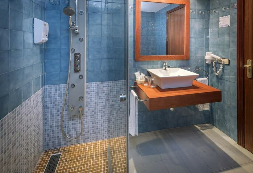 اتاق استاندارد سه نفره, Ght Neptuno Tossa & Venus Spa