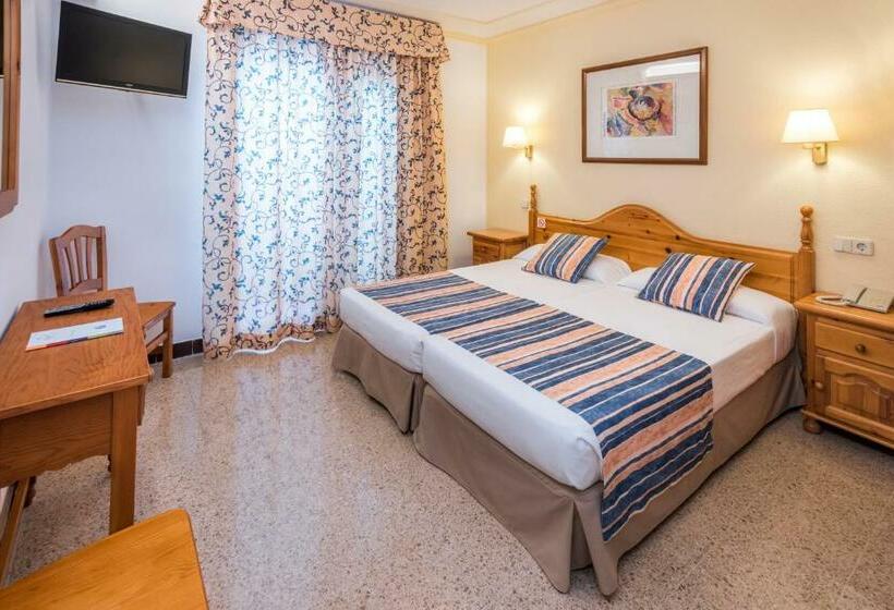 اتاق استاندارد با چشم‌انداز استخر, Ght Neptuno Tossa & Venus Spa