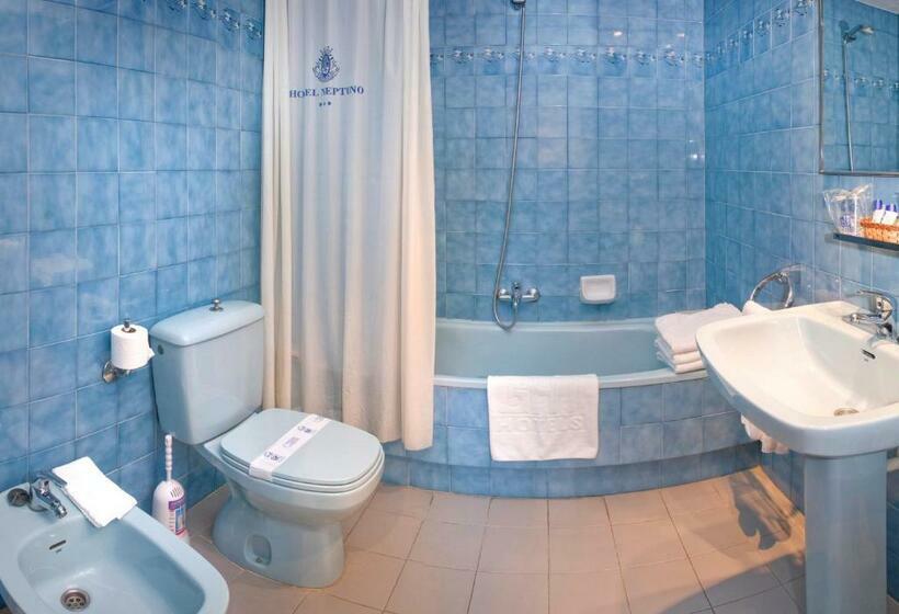 اتاق استاندارد با چشم‌انداز استخر, Ght Neptuno Tossa & Venus Spa