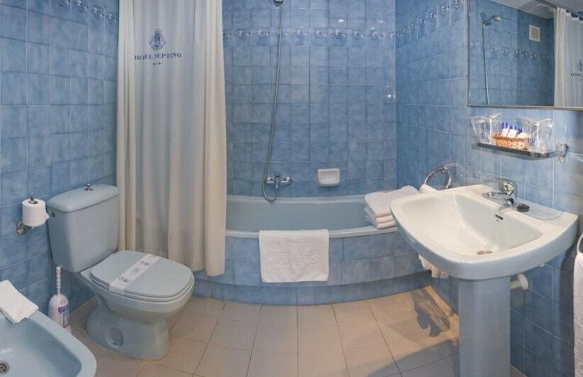 اتاق استاندارد با چشم‌انداز استخر, Ght Neptuno Tossa & Venus Spa